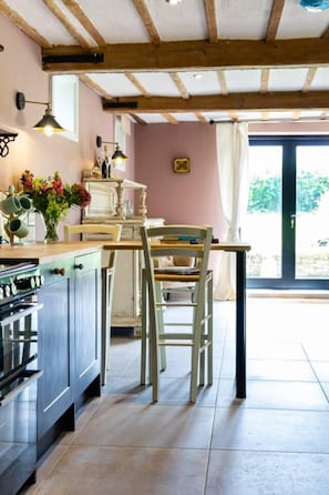 House, Multiple Beds | Private kitchen | Fridge, microwave, oven, stovetop