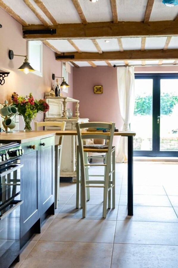 House, Multiple Beds | Private kitchen | Fridge, microwave, oven, stovetop