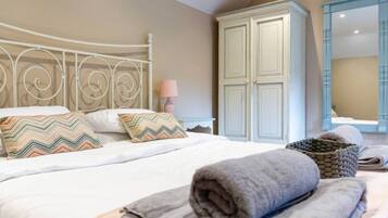 House, Multiple Beds | 3 bedrooms, free WiFi, bed sheets