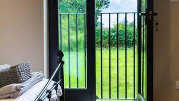 Maison, plusieurs lits | Balcon