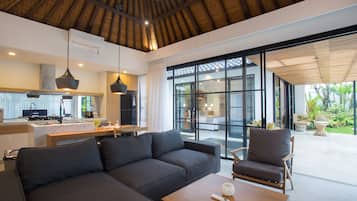 32-Zoll-LED-Fernseher mit Kabelempfang, Fernseher, Kamin