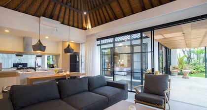 The Kons Villa Bali Seminyak