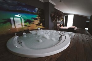 Elite Quadruple Room, 2 Bedrooms, City View | Egyptian cotton sheets, premium bedding, memory-foam beds - ENNA SUİT HOTEL (Bursa)