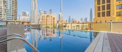 2 piscines a l'aire lliure