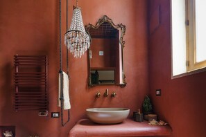 Doccia, asciugacapelli, bidet, asciugamani