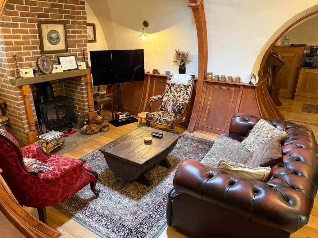 TV, fireplace, DVD player, books