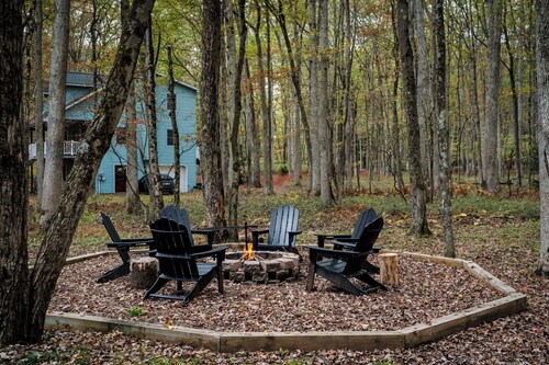 King Size Beds, Bunk Beds, Access to Pool, Lake, & Tennis