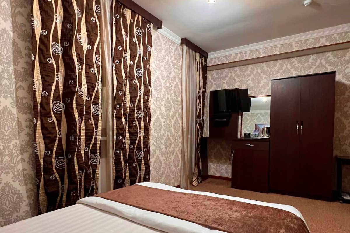 1 bedroom, blackout drapes, travel crib, free WiFi