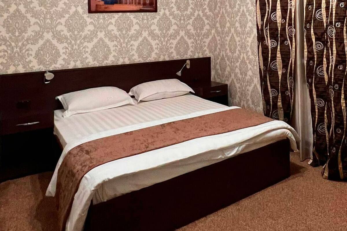 1 bedroom, blackout drapes, travel crib, free WiFi