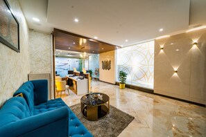 Lobby sitting area - Bangalore Times by Alaya Stays (Bengaluru)