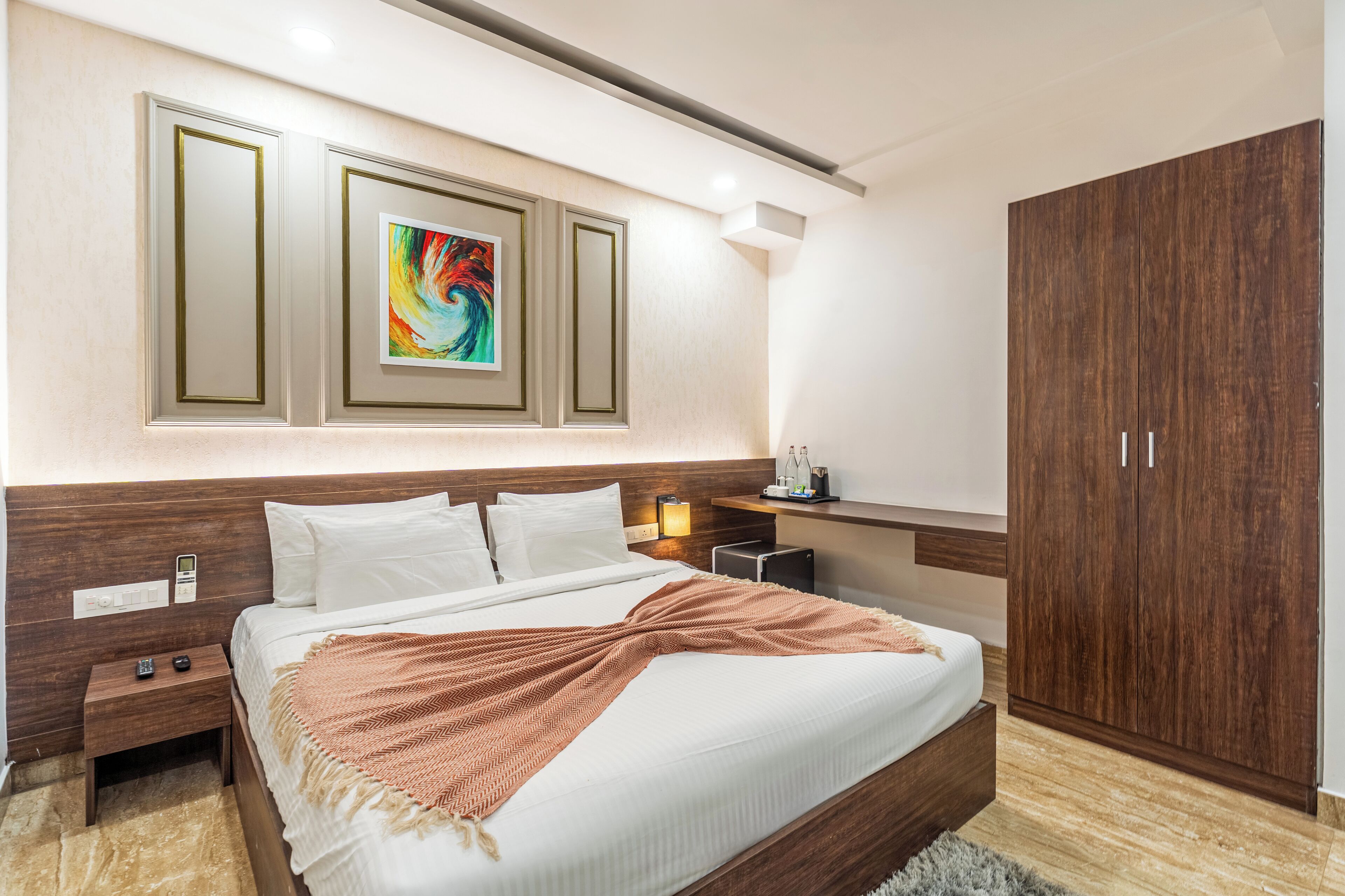 Premium Room | Minibar, in-room safe, individually decorated, individually furnished