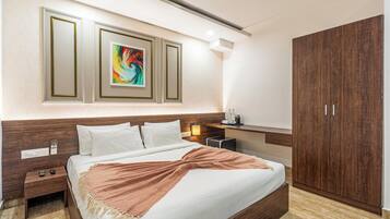 Premium Room | Minibar, in-room safe, individually decorated, individually furnished