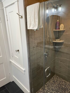 Shower, hair dryer, towels, soap - Jamestown In-Town Apartment Unit B - (Jamestown)