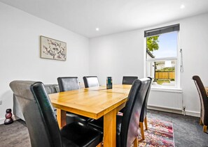 TV - Victoria House by Kasar (Southend-on-Sea)