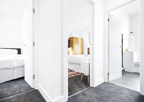 Victoria House by Kasar