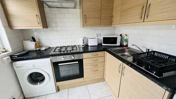 House, Multiple Beds | Private kitchen | Fridge, microwave, oven, stovetop