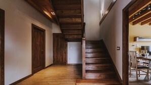 A wooden staircase with a wooden floor leading to a dining area. - Fidalsa Rest Station (Villadiego)