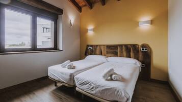 4 chambres, fer et planche à repasser, Wi-Fi, draps fournis