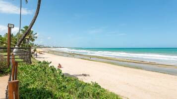 Apartamento | Praia | Na praia, areia branca, barracas de praia de cortesia, espreguiçadeiras