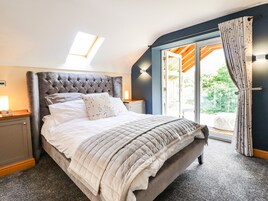 2 bedrooms, individually decorated, individually furnished, free WiFi