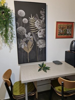 Studio (Lovely - modern & comfy - SA1(2)) | Dining