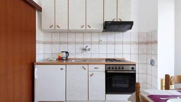 Apartment (Stivy - 30m from beach - A6 2.kat(2+2) | Private kitchen