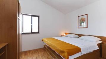 Apartment (Stivy - 30m from beach - A6 2.kat(2+2) | 1 bedroom, free WiFi, bed sheets
