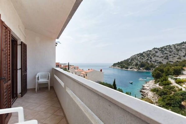 Apartment (Stivy - 30m from beach - A6 2.kat(2+2) | Terrace/patio