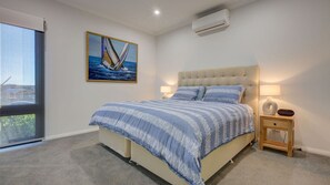 4 bedrooms, desk, iron/ironing board, WiFi