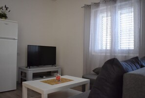 Apartment (Doris - entire floor & sea view - A1() | Living room