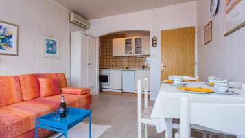 Apartment (Nada - 20m from beach - A2-kat(2+1)) | Living area