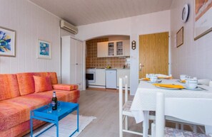 Apartment (Nada - 20m from beach - A2-kat(2+1)) | Living area