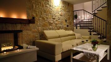 House (Berna 2 - pool house - H(6+1)) | Ruang tamu