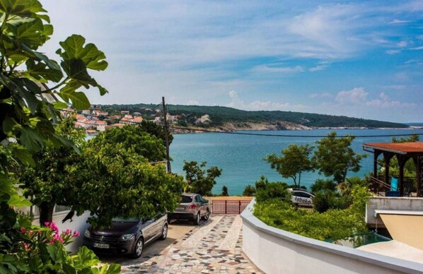 Apartamento (Nada - 20m from beach - A4-veliki(4)) | Vista do quarto