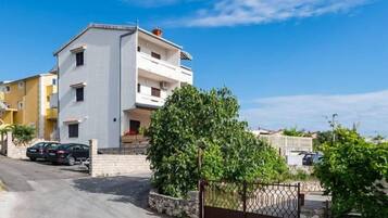 Apartment (Stivy - 30m from beach - A4 1.kat(2+2) | Exterior