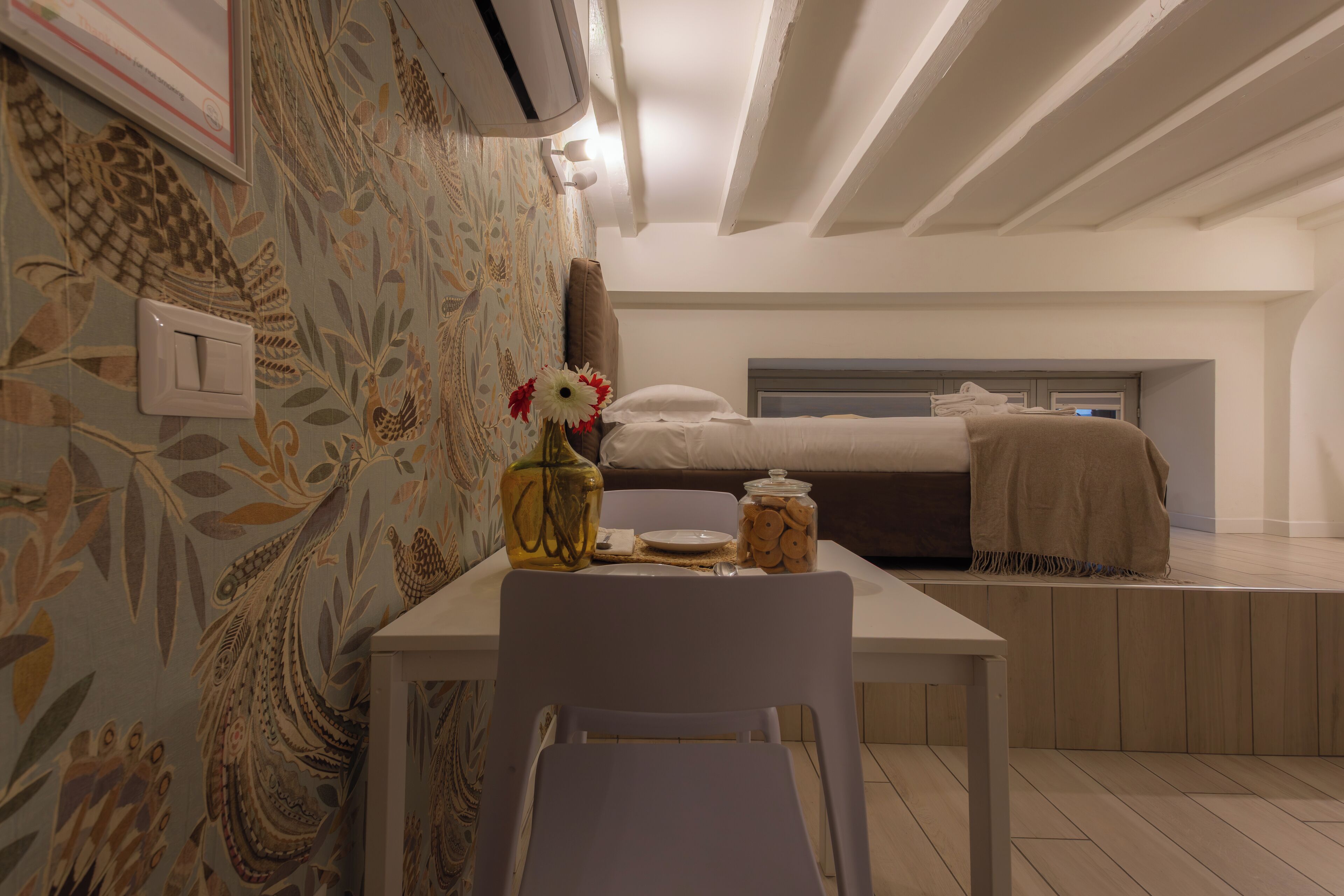 Basic-Studio | Bügeleisen/Bügelbrett, Babybetten, kostenloses WLAN, Bettwäsche