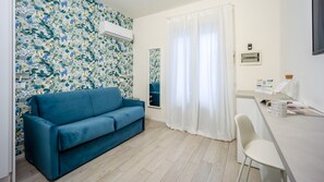 Studio, réfrigérateur | Coin séjour | Télévision à écran plat