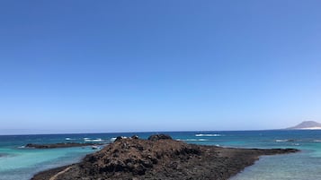 Beach nearby, sun loungers, beach towels