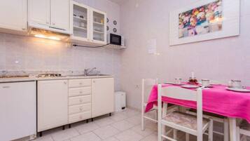 Apartment (Nada - 20m from beach - A1-prizemlje() | Private kitchen