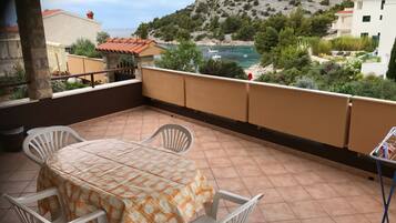 Apartment (Stivy - 30m from beach - A2 prizemlje) | Terrace/patio