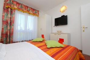 Apartment (Jole -  70m from the sea - A1(4)) | 2 bedrooms, free WiFi, bed sheets