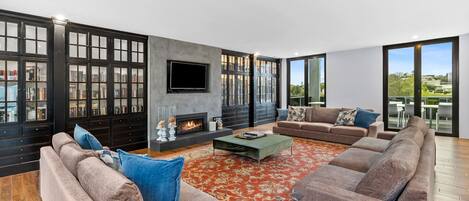 Smart TV, fireplace, DVD player