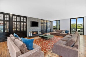 Smart TV, fireplace, DVD player