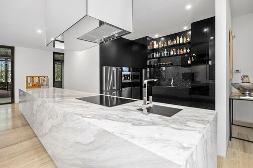 Hideaway on Deal - Luxurious Architecturally Designed 4 Bedroom Home