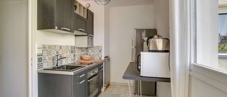 冰箱、微波炉、烤箱、炉灶