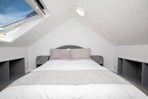 Luxury Apartment, Private Bathroom (Chapel) | 3 bedrooms - Cozy Cove Chapel (Portland)