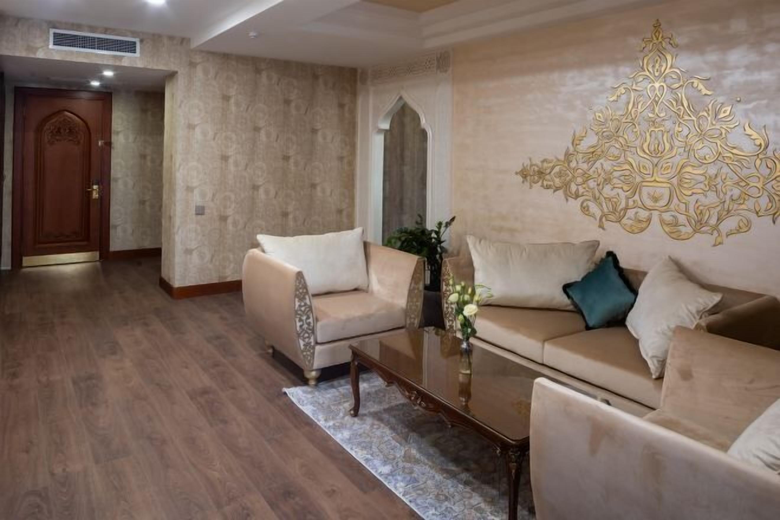 المنشأة من الداخل