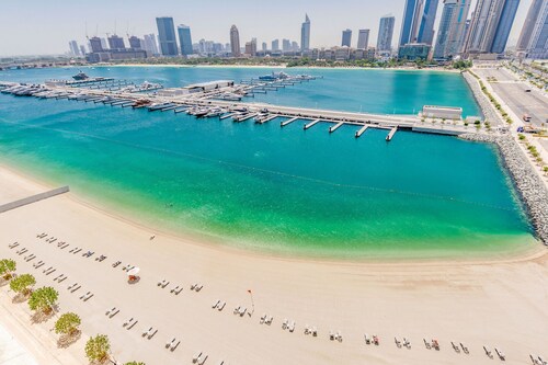 Stunning 2 BD with Private Beach Access | Marina Views