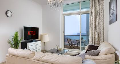 Amazing 1 BD in Marina with Sea View