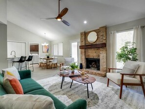 Flat-screen TV, fireplace, Netflix, streaming services